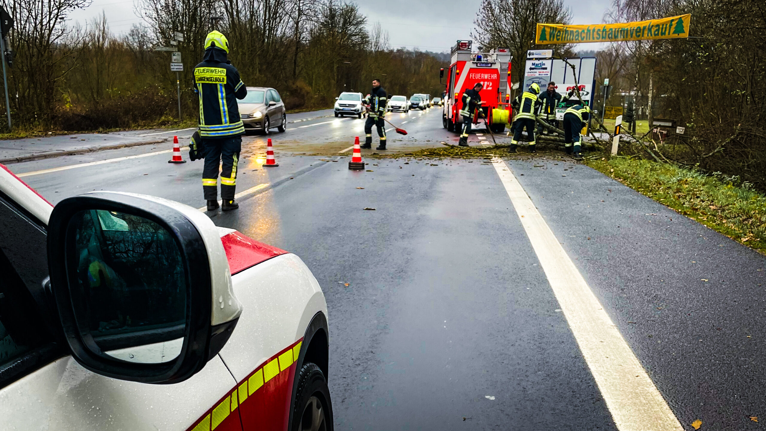 Freiwillige Feuerwehr Hasselroth Baum Auf Stra E