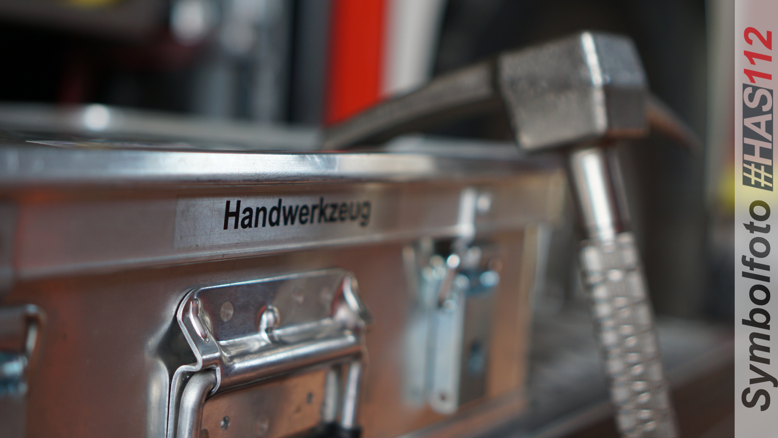 Schriftzug Symbolfoto mit Bild 16 zu 9